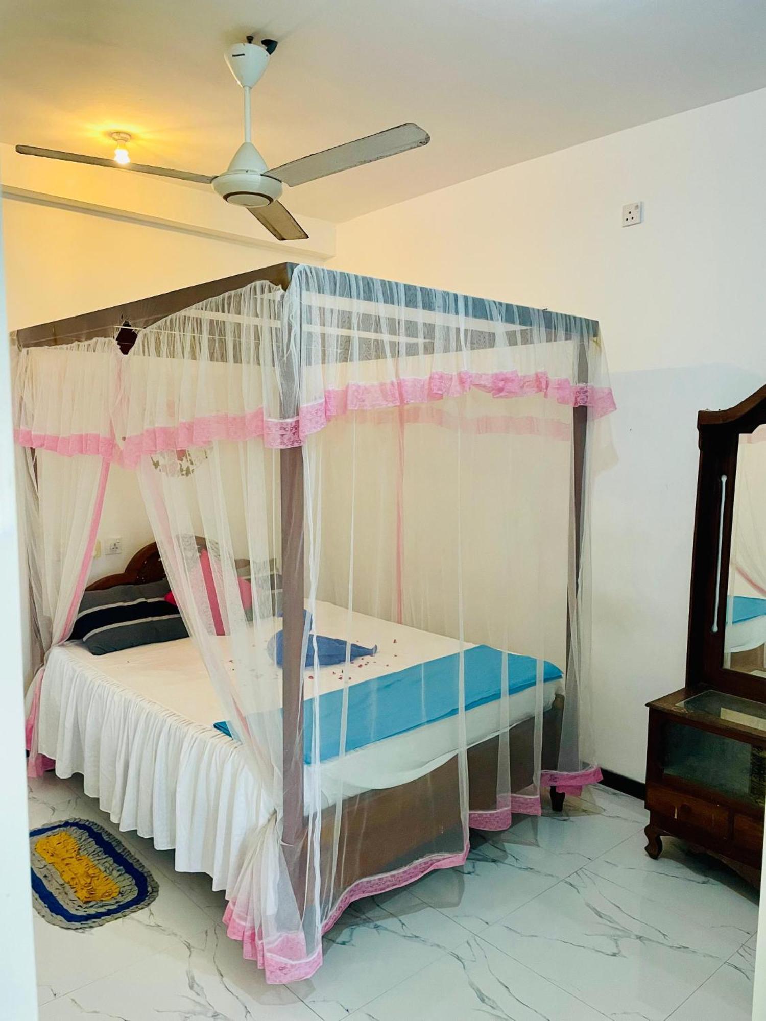Moon Light Guest Bed & Breakfast Mirissa Luaran gambar