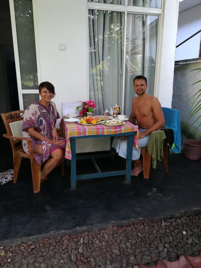 Moon Light Guest Bed & Breakfast Mirissa Luaran gambar